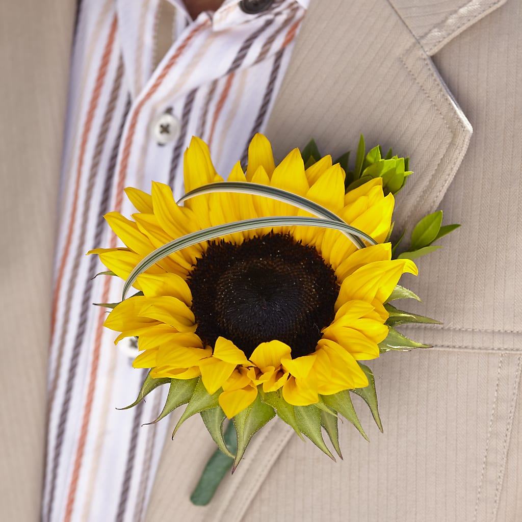 Free Spirit Boutonniere – Flowers By Us, Grand Forks ND